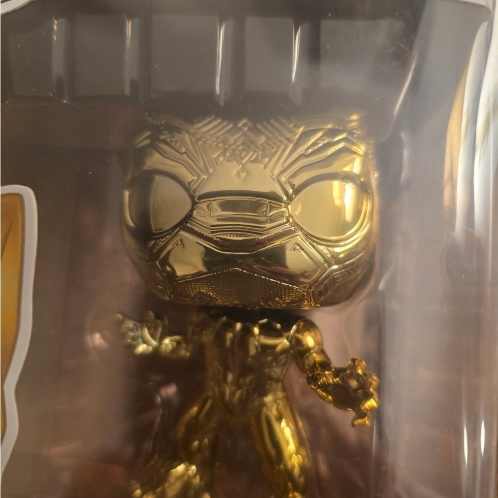 Funko Pop Marvel Black Panther Gold Chrome #383 NEW In Protector - Picture 4 of 4